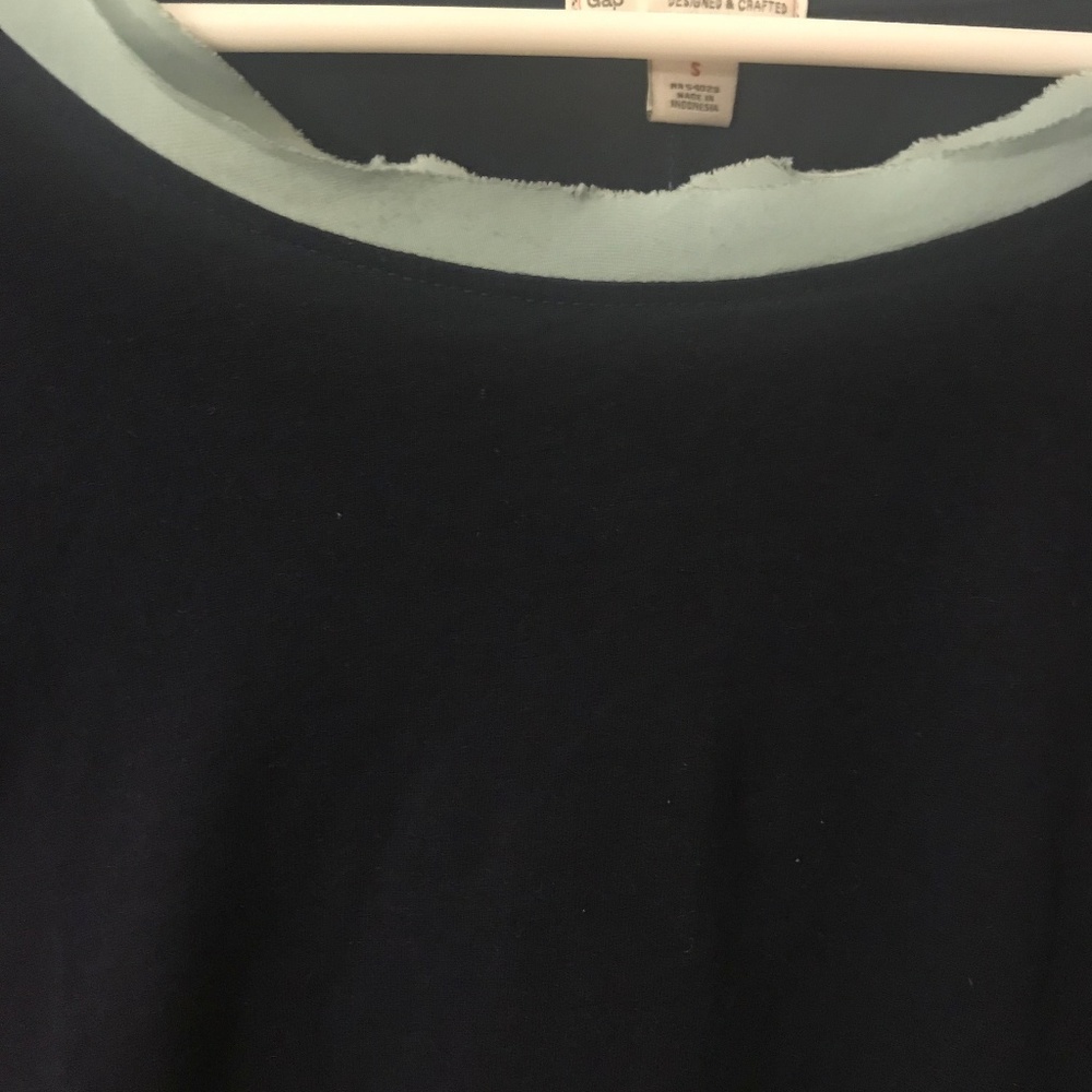 Gap Top - Picture 4 of 4
